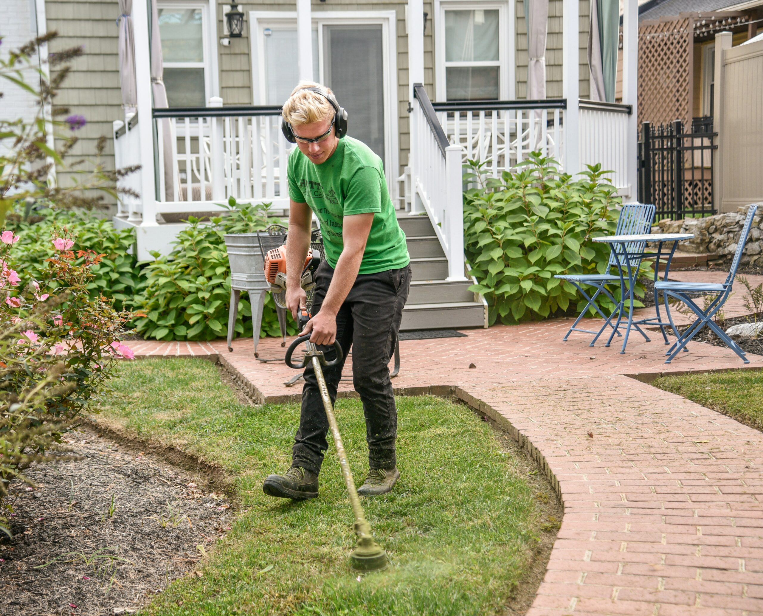 Avoid Striping: Choose the Right Spreader for Your Lawn